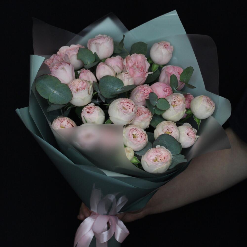 Пионовидные розы с эвкалиптом Пионовидные розы с эвкалиптом