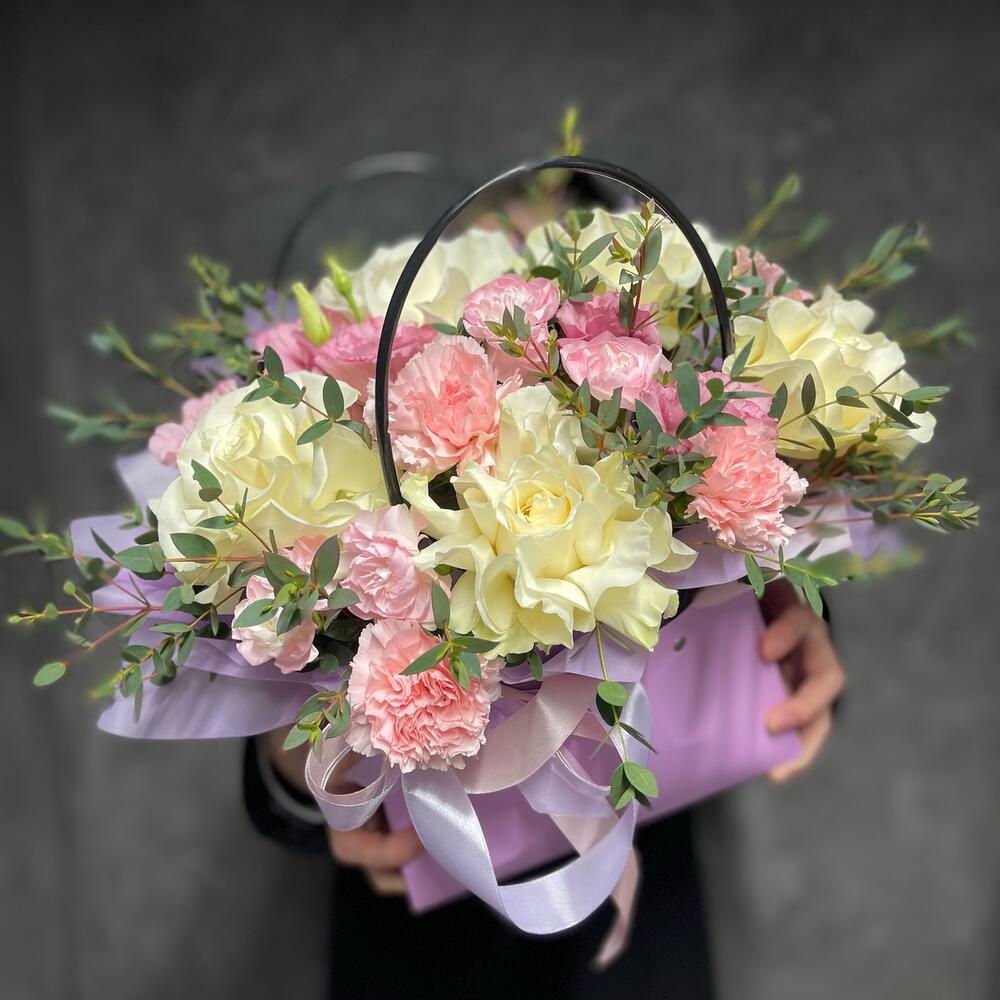 Цветы в коробке с ажурной розой для романтичной Цветы в коробке с ажурной розой для романтичной