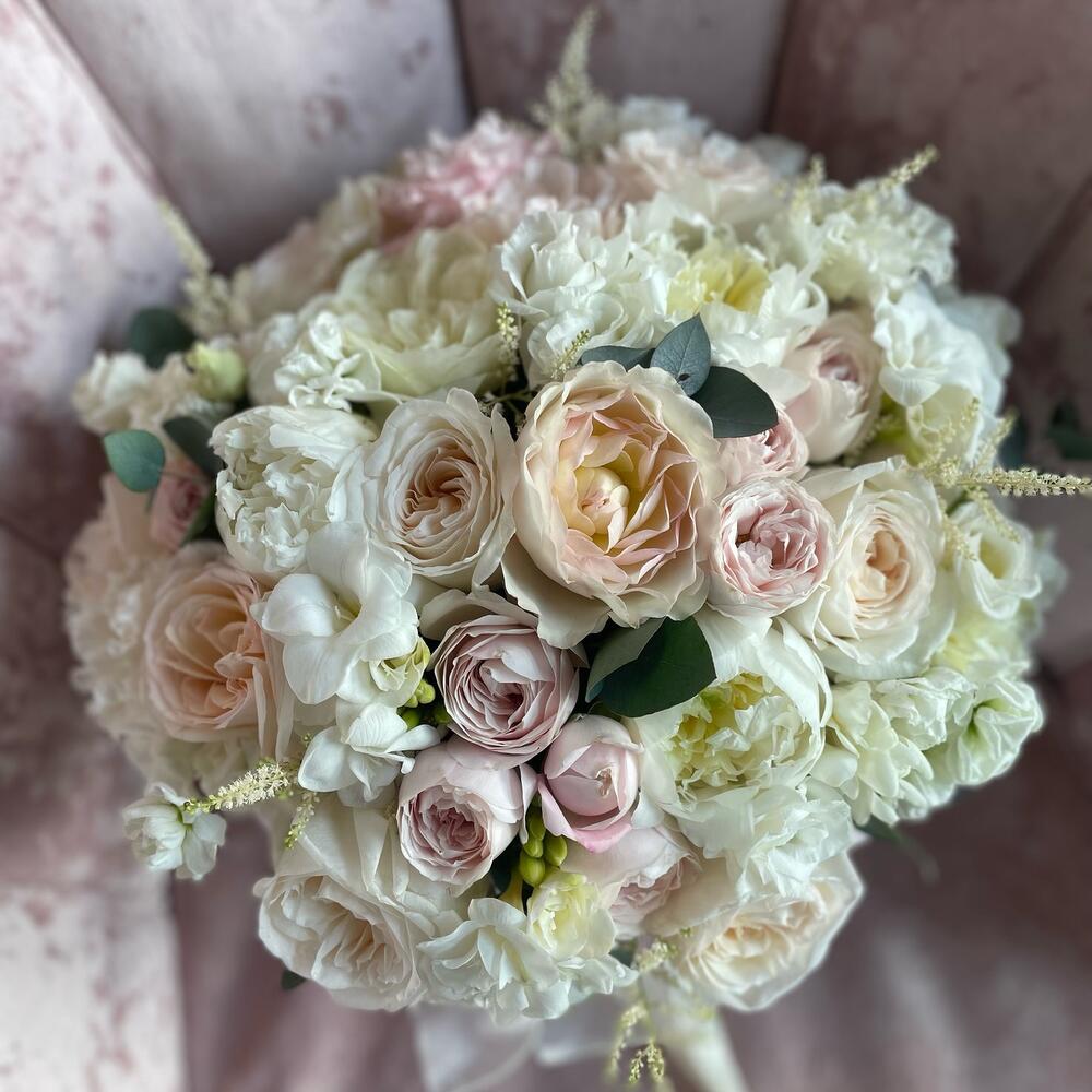 Цветочная композиция на торжество «Ванильное облачко» Цветочная композиция на торжество «Ванильное облачко»